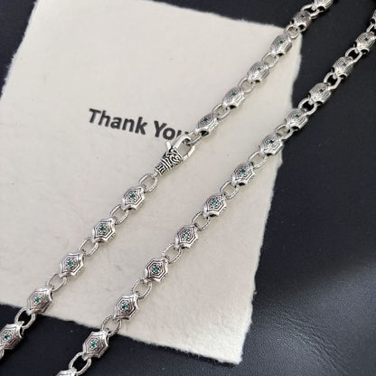 inlaid green diamond arabesque domineering necklace