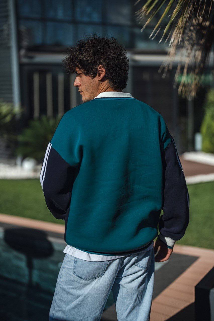 Arsenal Oversized 3-Thread Fleece-Lined Sweatshirt - Cozy and Durable Design Withinblack
