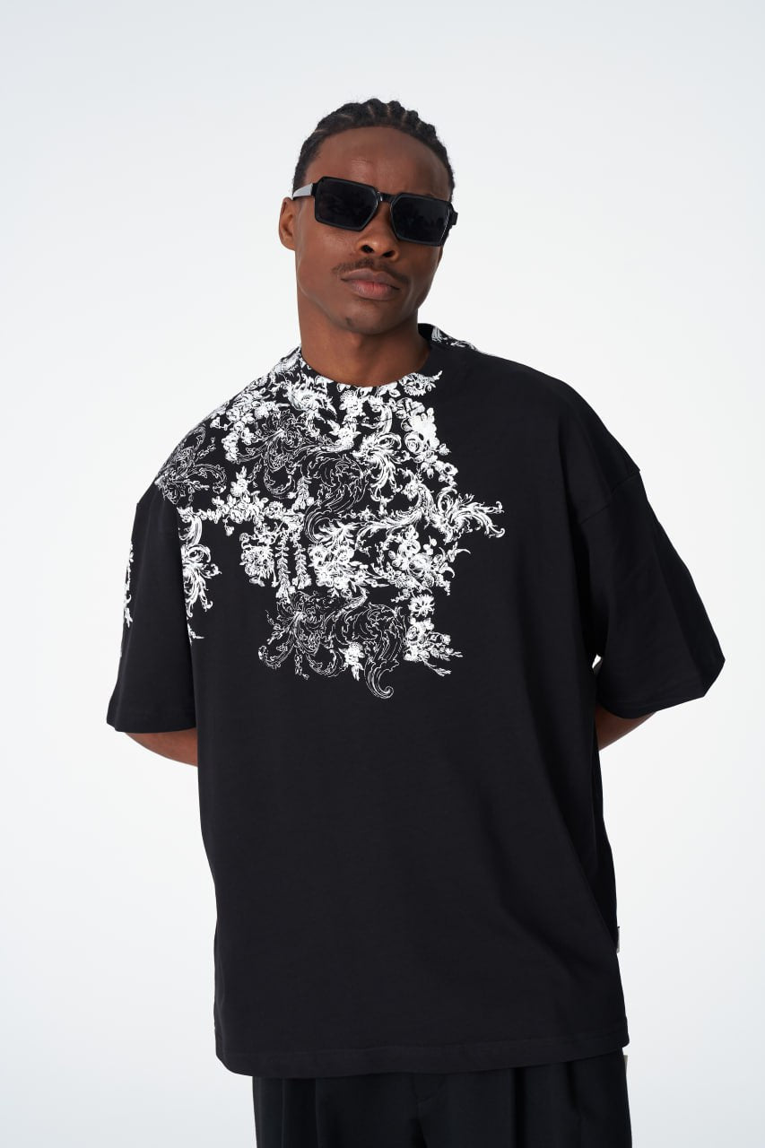 Oversize Cotton Tee / Ornate Baroque Style Graphic Print Withinblack