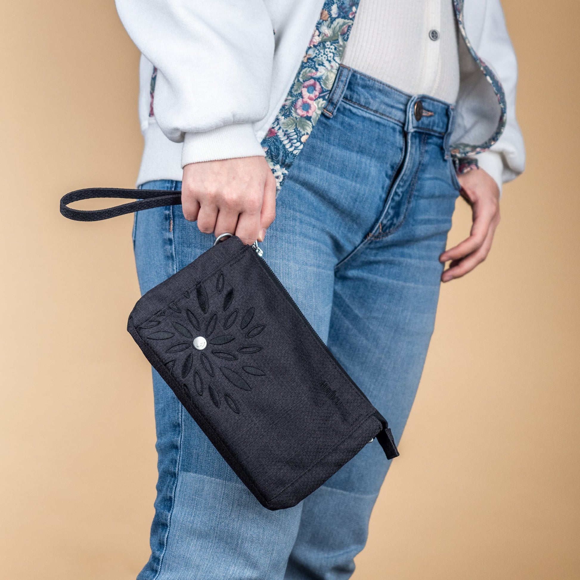 Stride Wristlet Haiku Bags