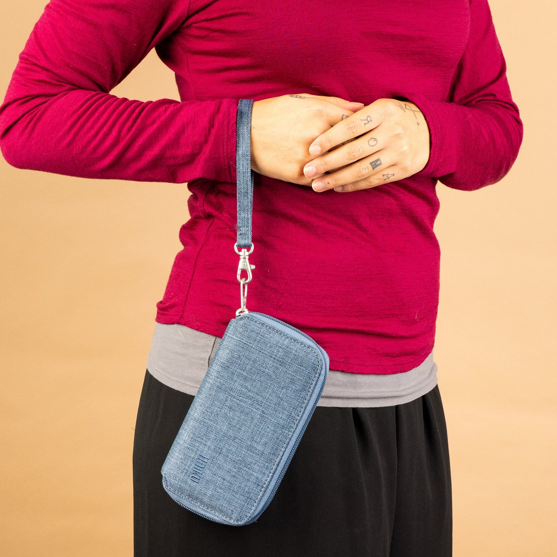 Intrepid Wallet Haiku Bags