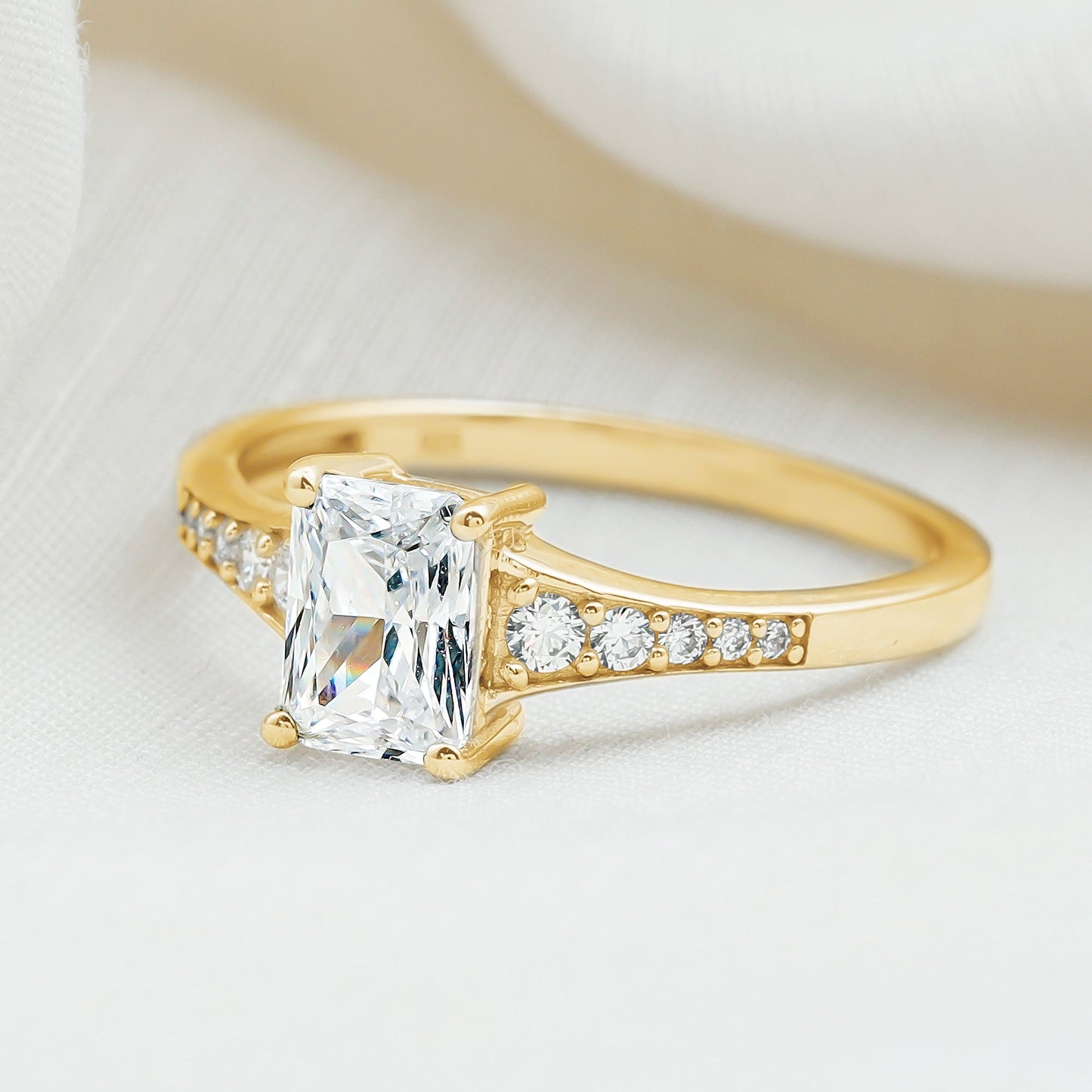 Brilliant Cut 7X5 MM Lab Grown Diamond Emerald Cut Engagement Ring