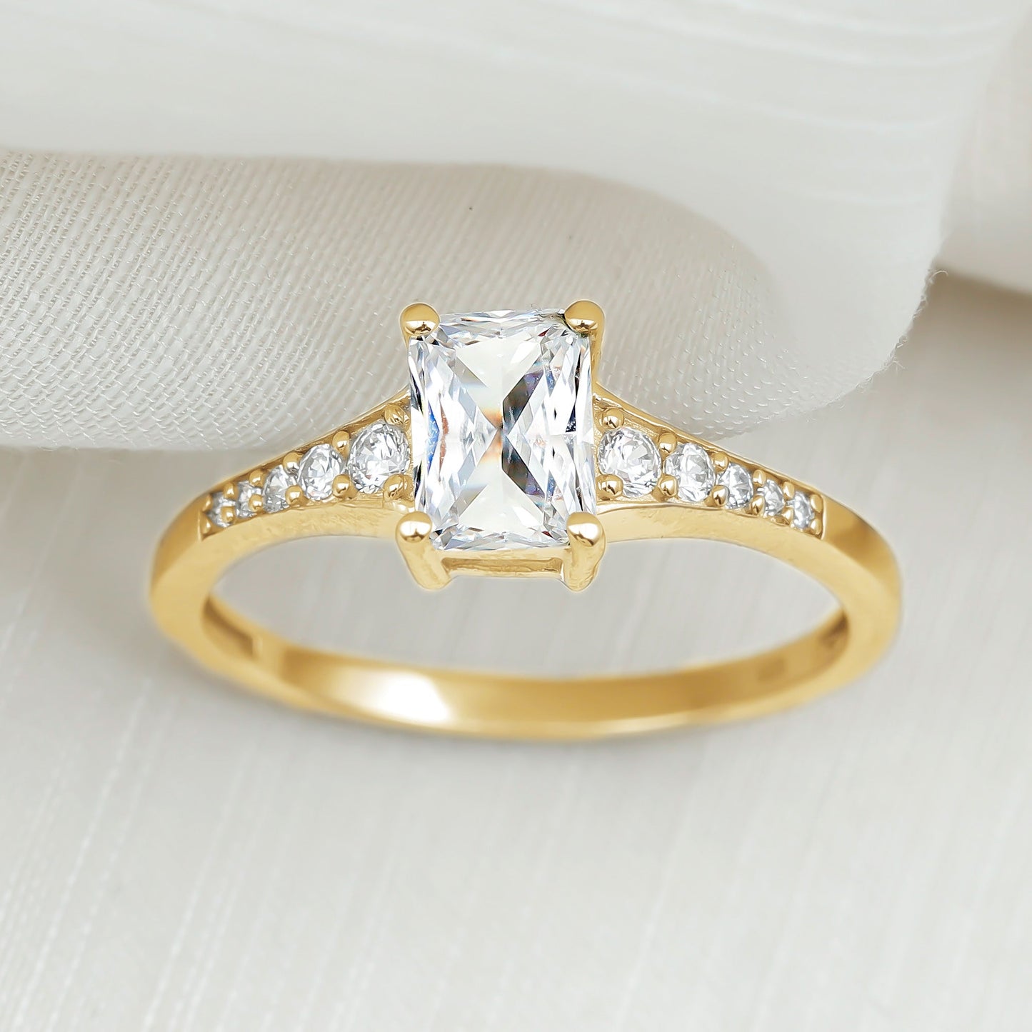 Brilliant Cut 7X5 MM Lab Grown Diamond Emerald Cut Engagement Ring