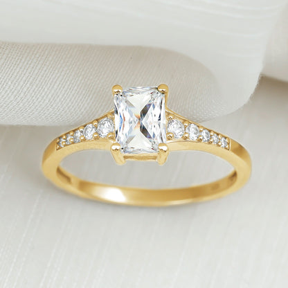 Brilliant Cut 7X5 MM Lab Grown Diamond Emerald Cut Engagement Ring