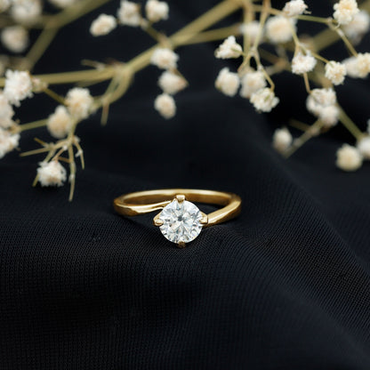 Lab Grown Diamond Engagement Ring With Diagonal 4 Prongs
