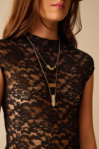 Romantic Lace T-shirt With Cap Sleeves in Black Q2store