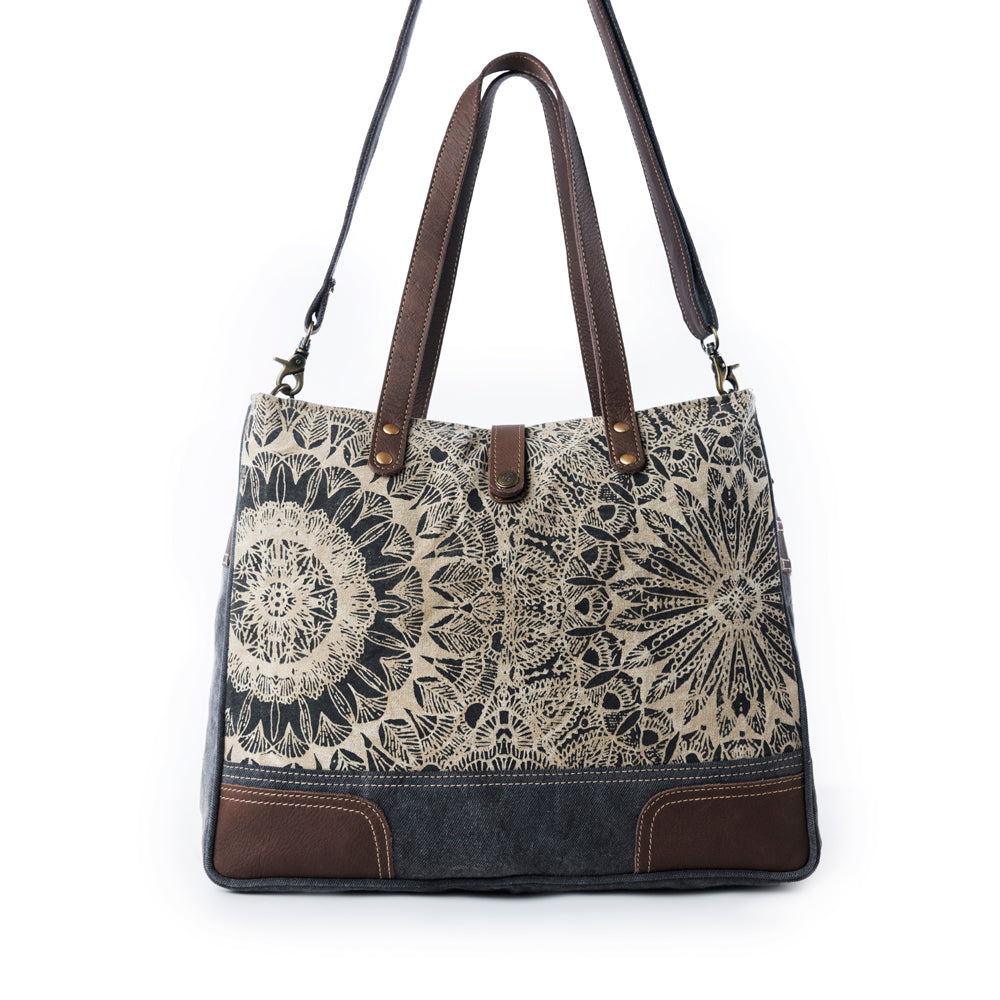 Myra Willow Mesa Messenger in Radial Sand Myra USA