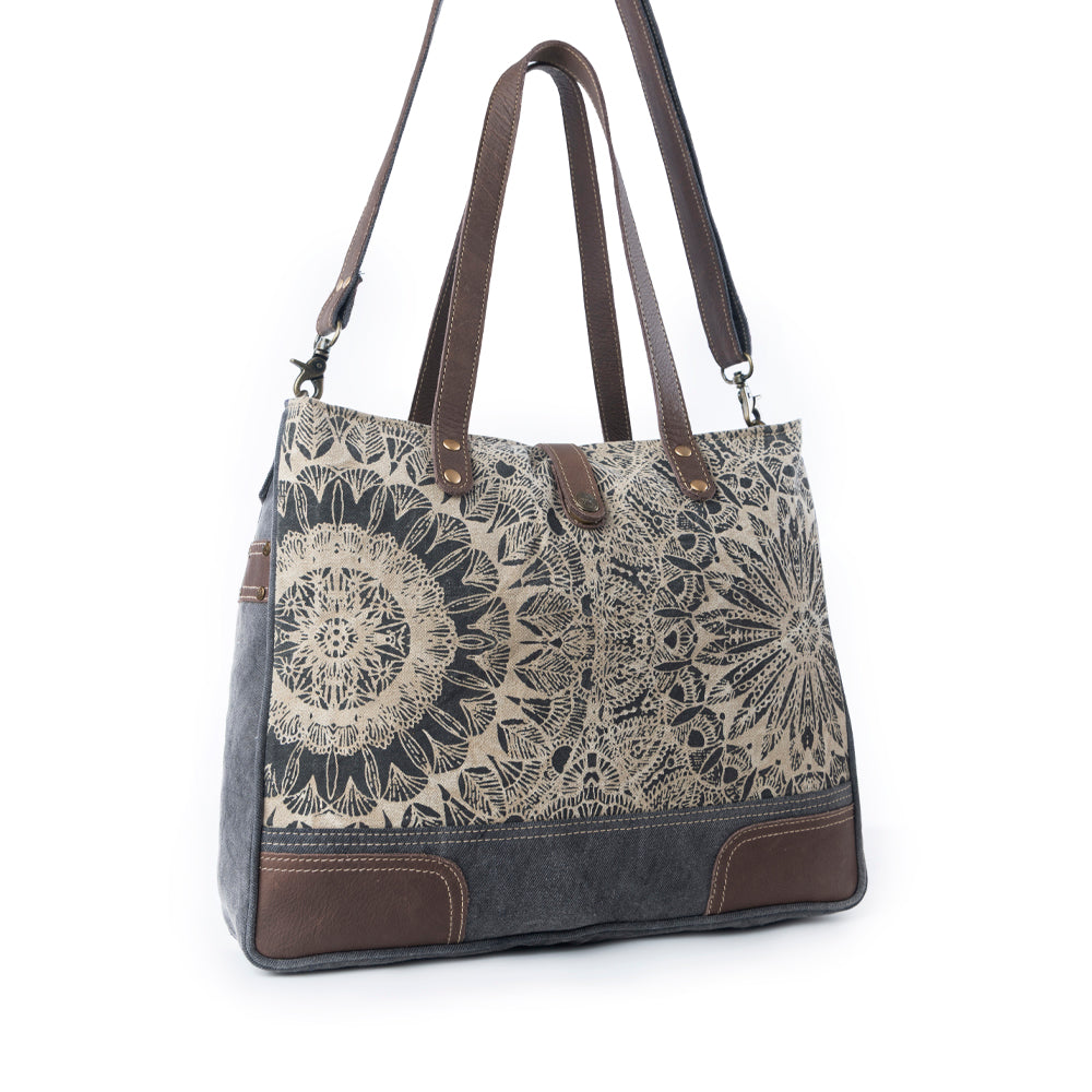 Myra Willow Mesa Messenger in Radial Sand Myra USA