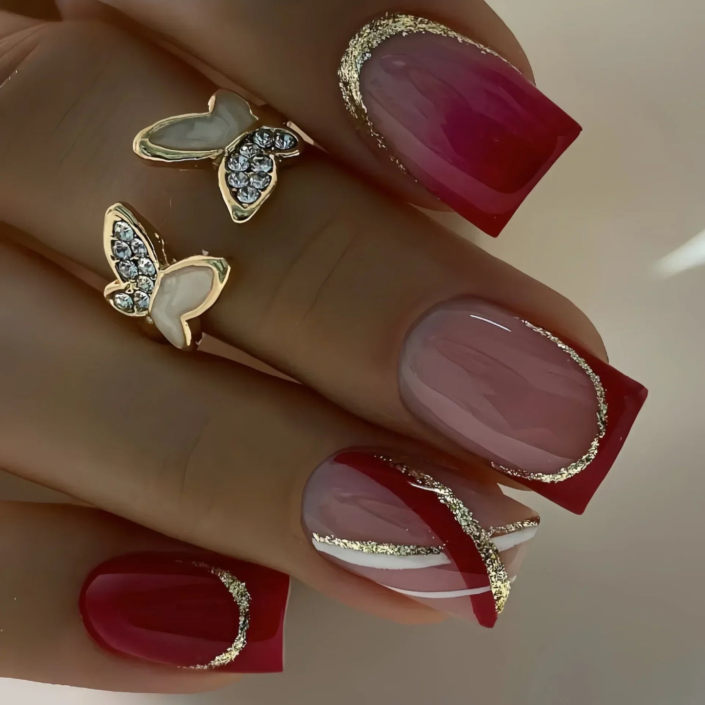 24Pcs Short Square Coffin False Nails Square Fake Nails with Glue French Glitter Wearable Acrylic Nails Set Press on Nail Tips NovaCart