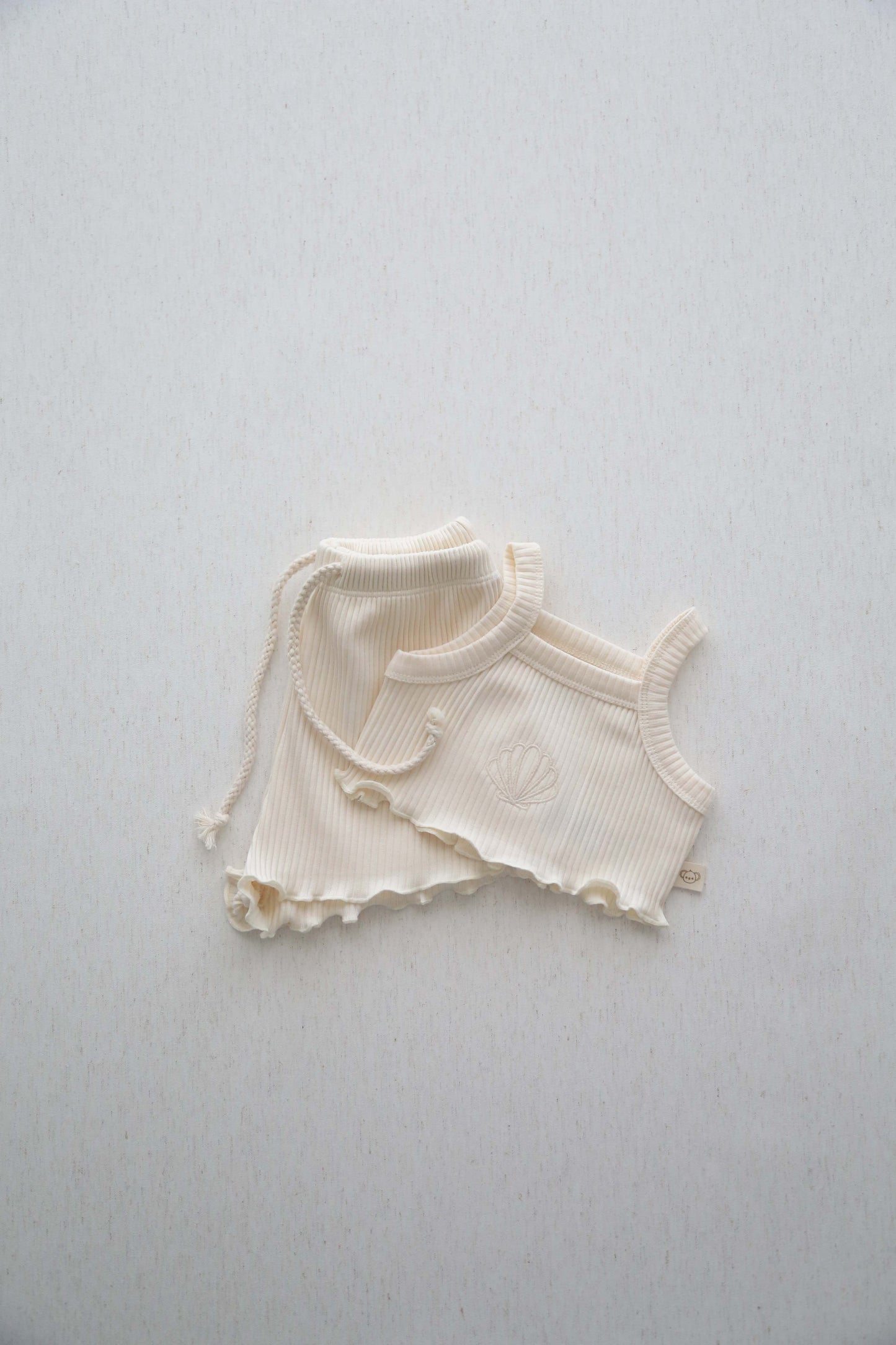 White Crop-Short Set Honey and Hive