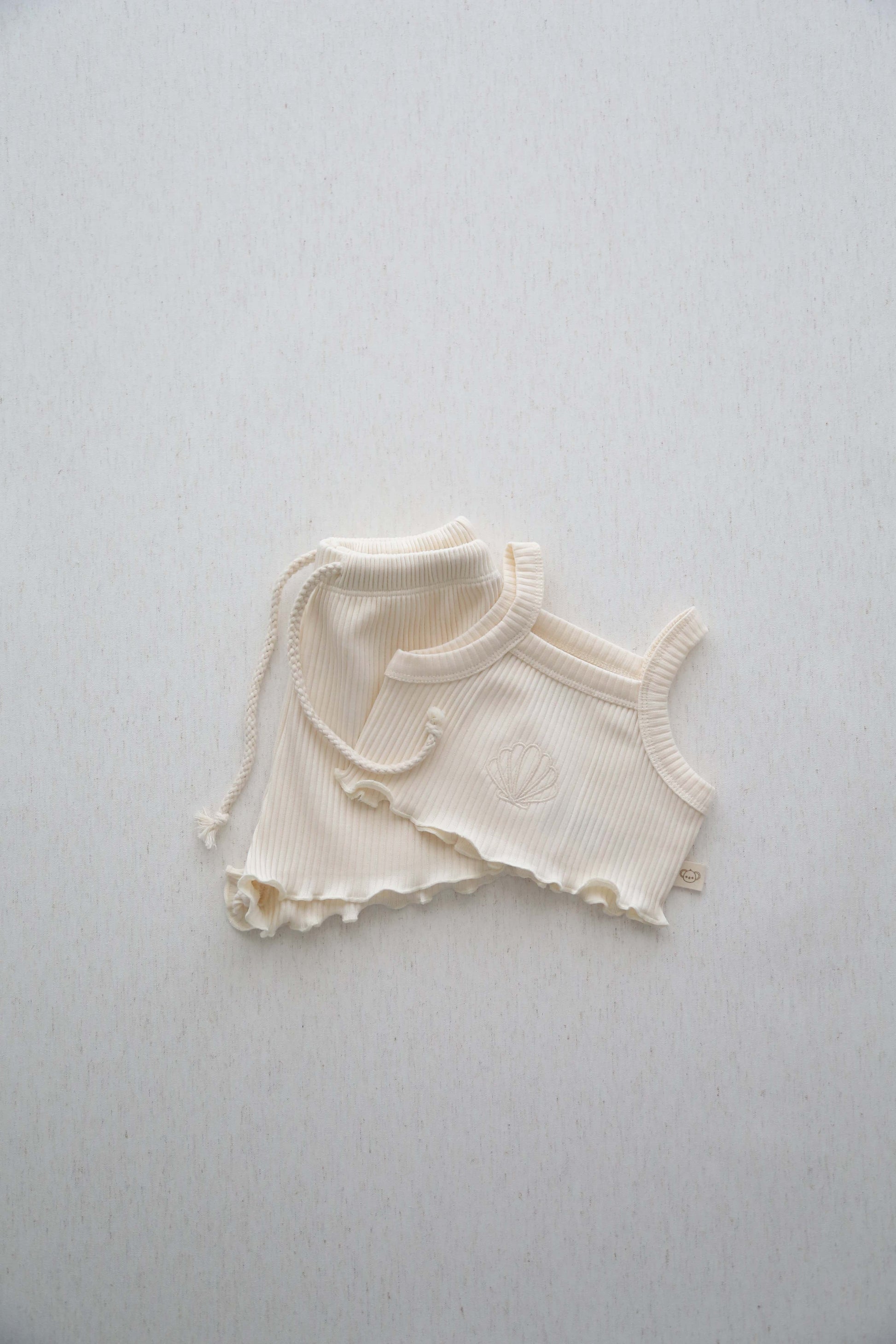 White Crop-Short Set Honey and Hive