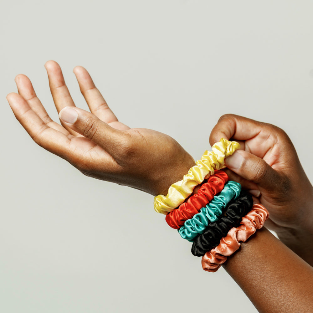 Organic Silk Small Scrunchie Onyx Black LINA LENNOX