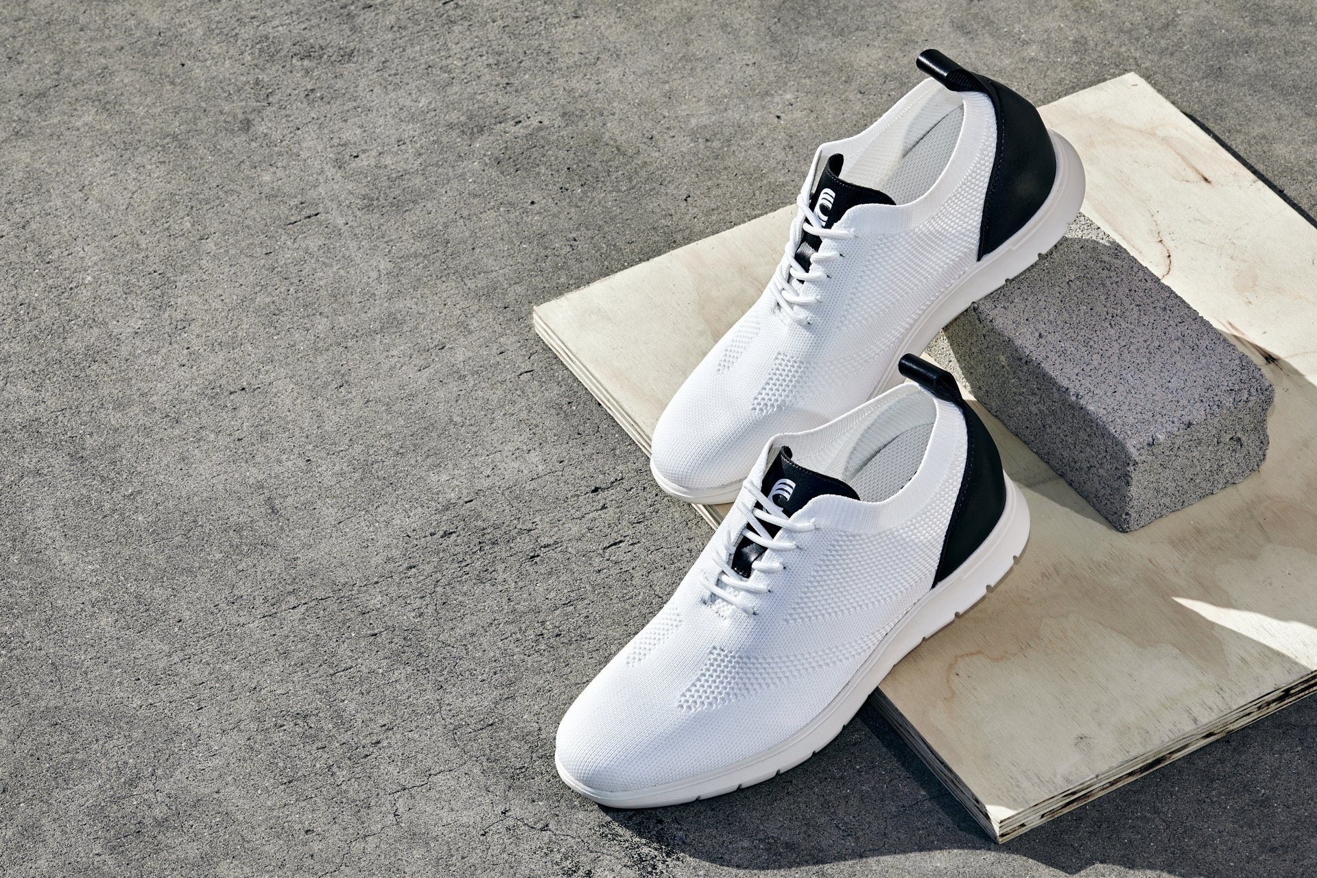 CALTO - X2212 - 2.4 Inches Taller (White/Black) - Lace Up Casual Walker - Lightweight Tallmenshoes.com