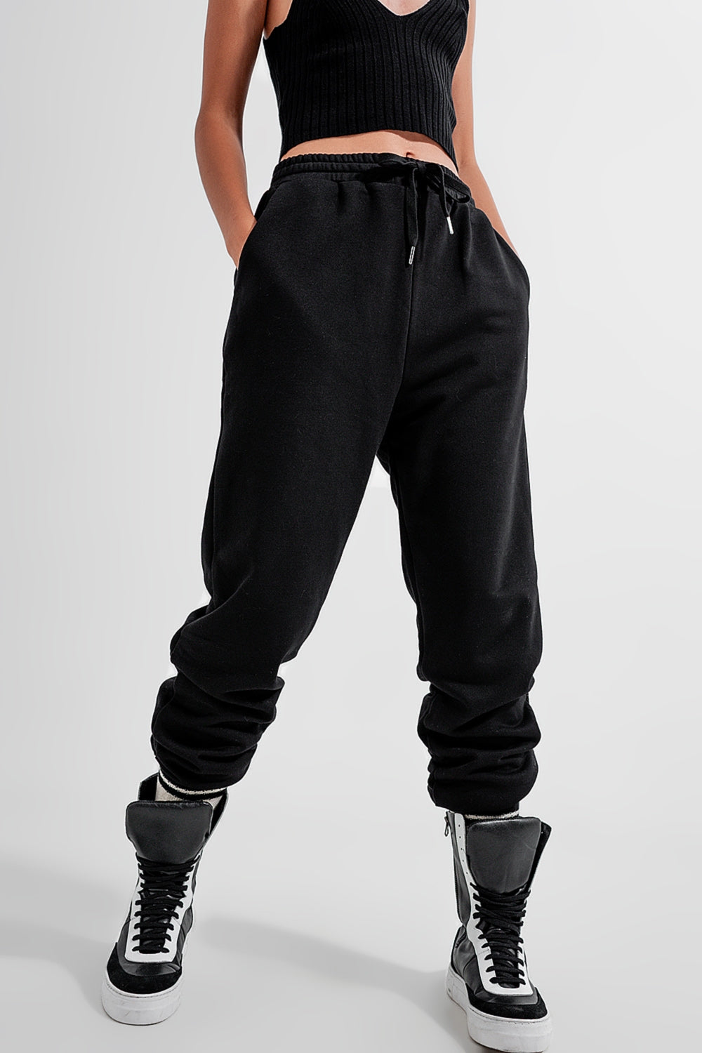 Adjustable waistband joggers in black Q2store