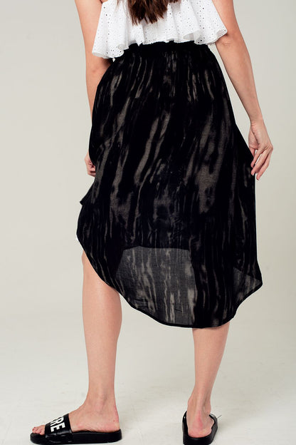 Asymmetric hem skirt in black and gray print Q2store
