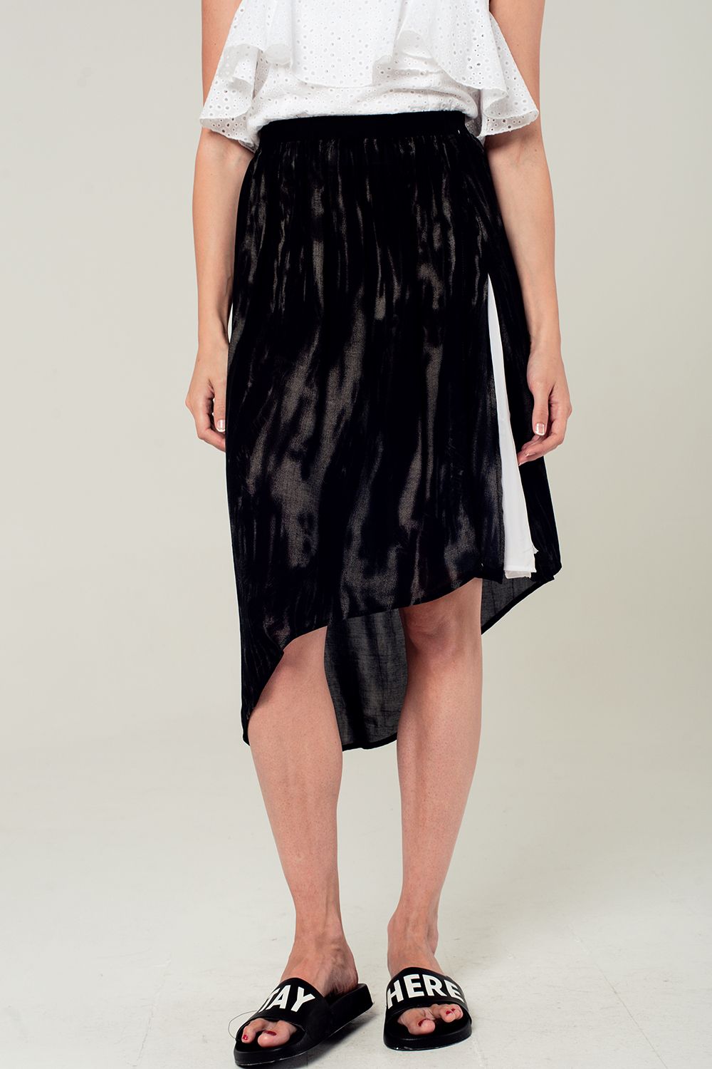Asymmetric hem skirt in black and gray print Q2store