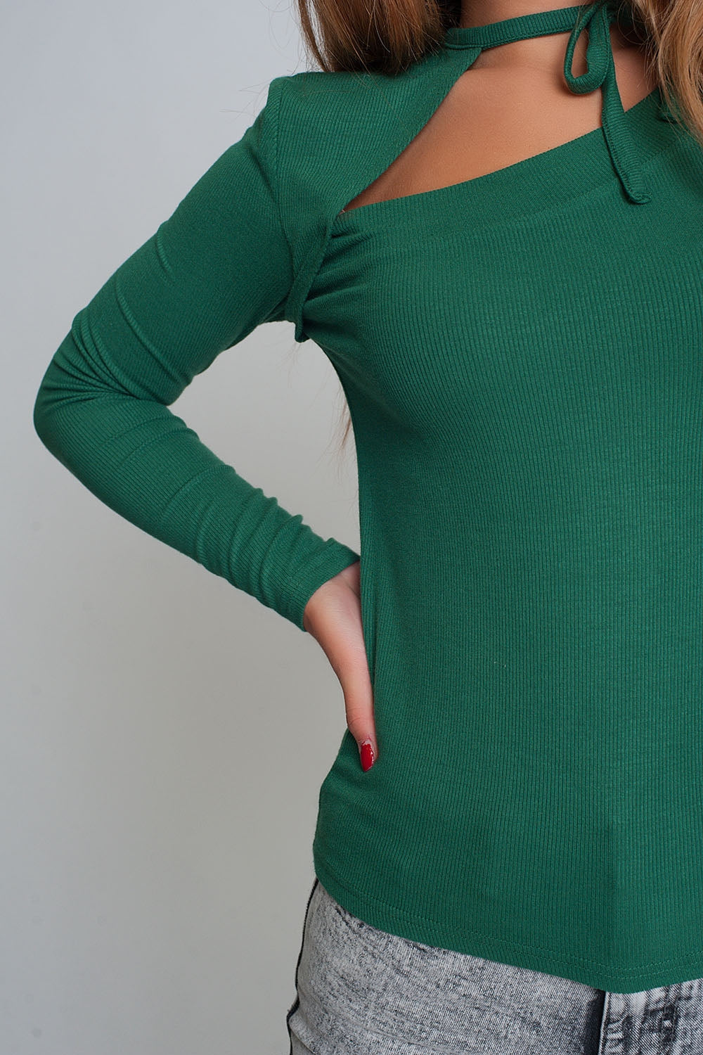 Asymmetric neck sweater in green Q2store
