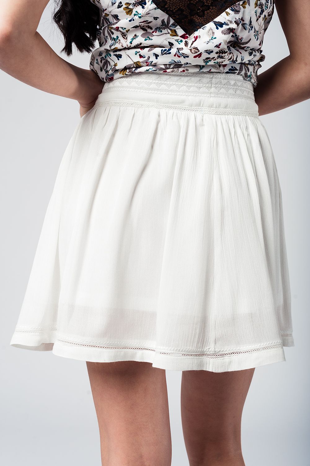 Aztec white mini skirt Q2store