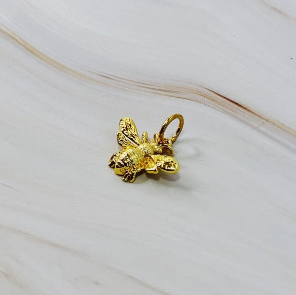 Bee The Queen Seamless Clip Charm Shop Style & More | Fresh Looks, Everyday Deals & Free Shipping