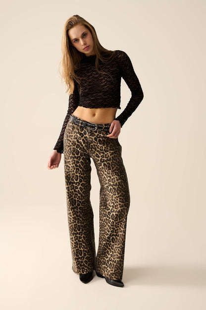 Black Cropped lace t-shirt with Long Sleeves Q2store
