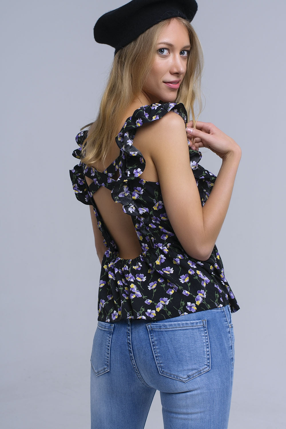 Black crossed back shirt with ruffles Q2store
