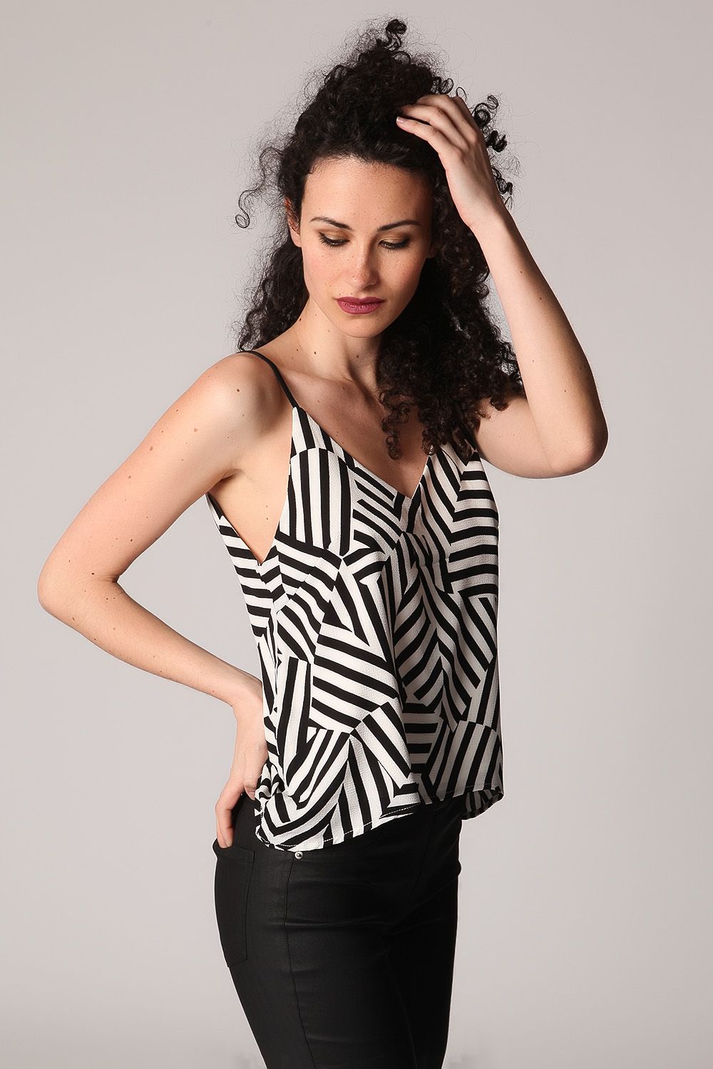 Black geo print cami top Q2store