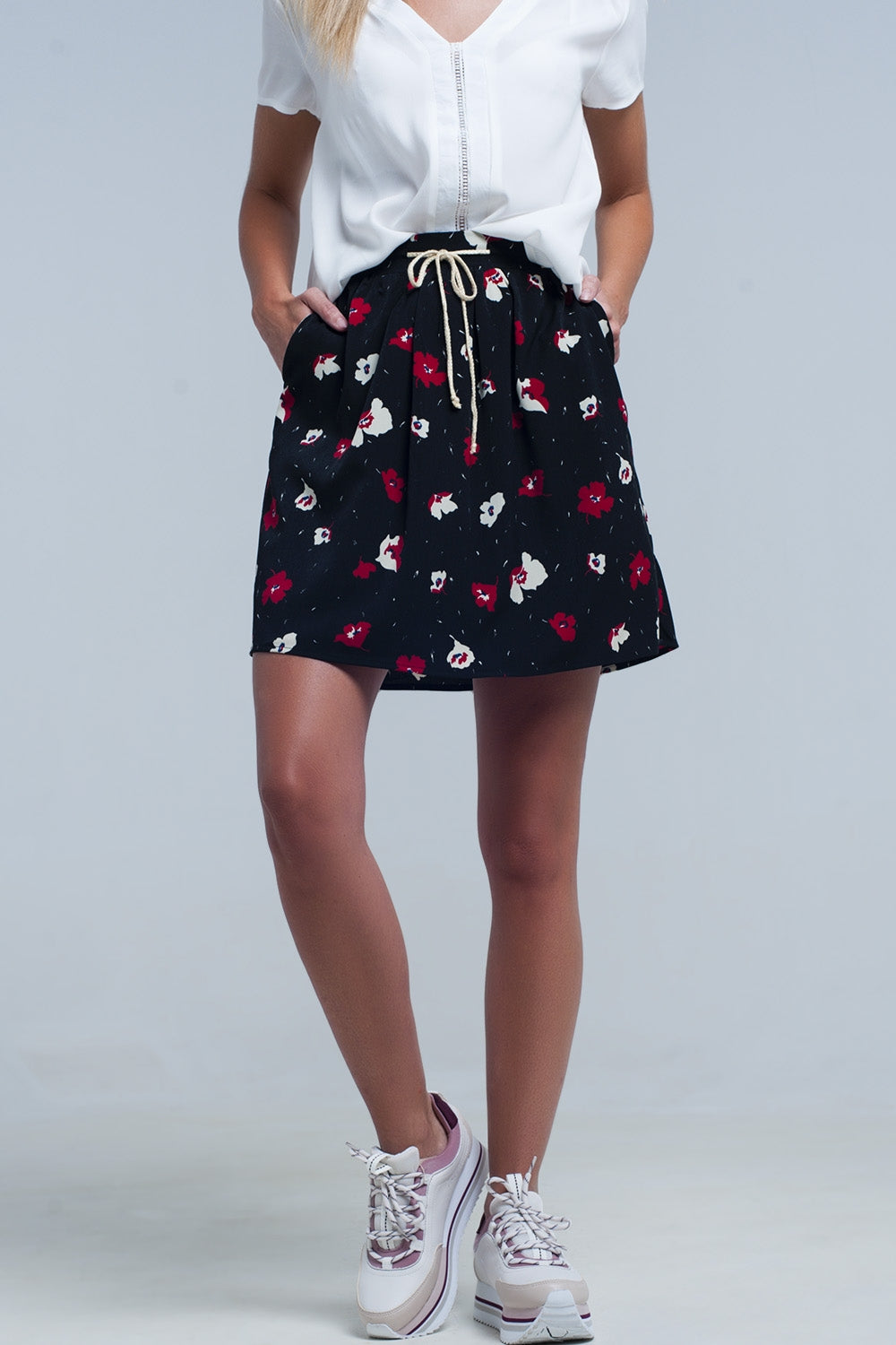 Black mini skirt with floral pattern Q2store