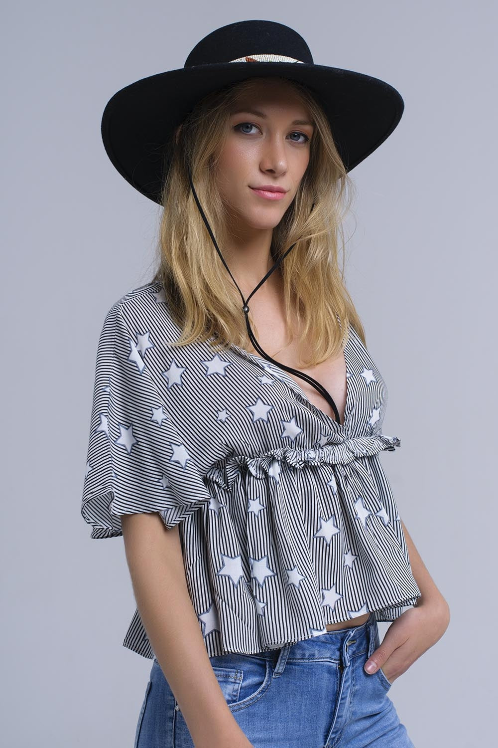 Black top with stars and ruffle Q2store