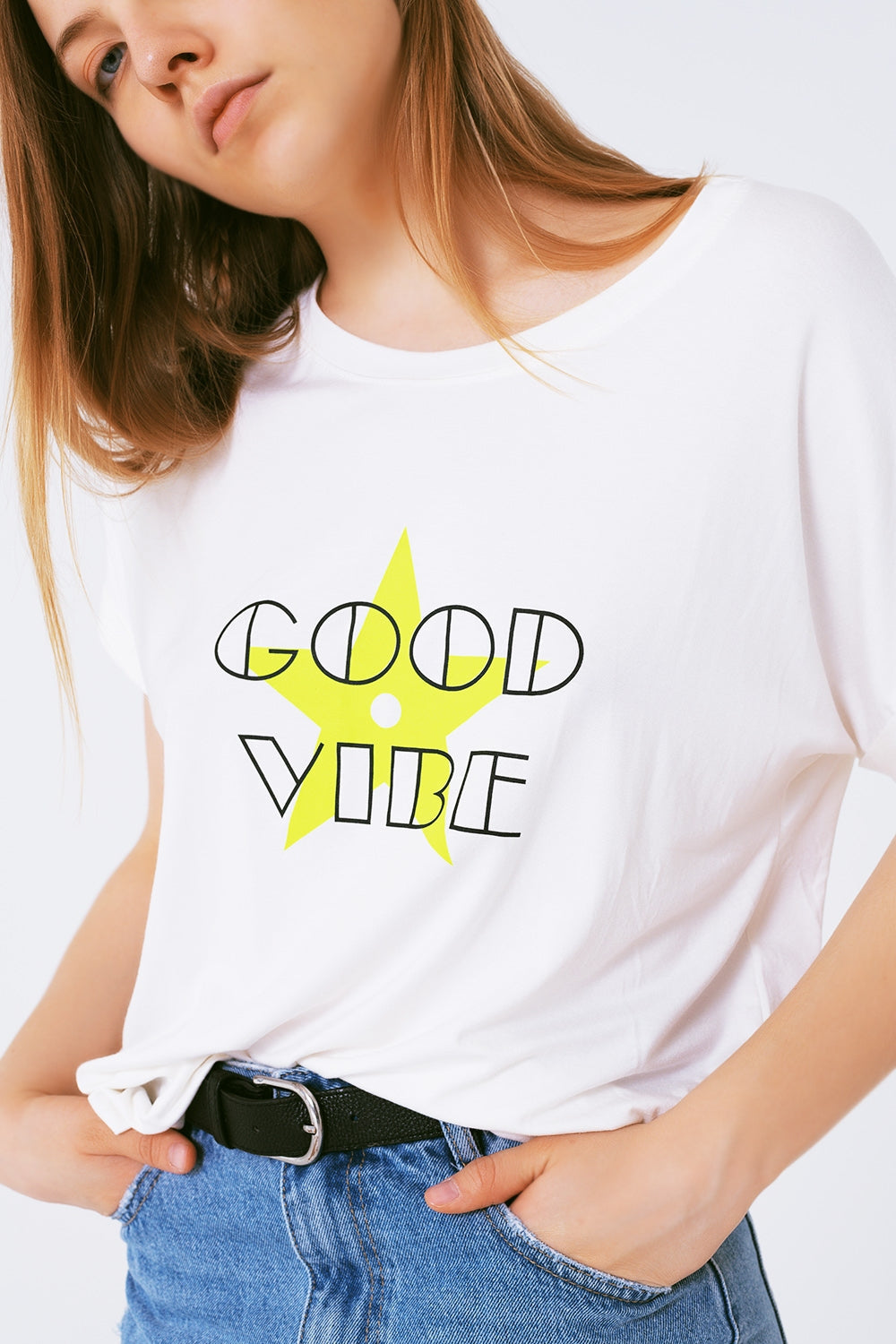 Boat neckline Relaxed fit T-shirt fluor good vibe logo Q2store