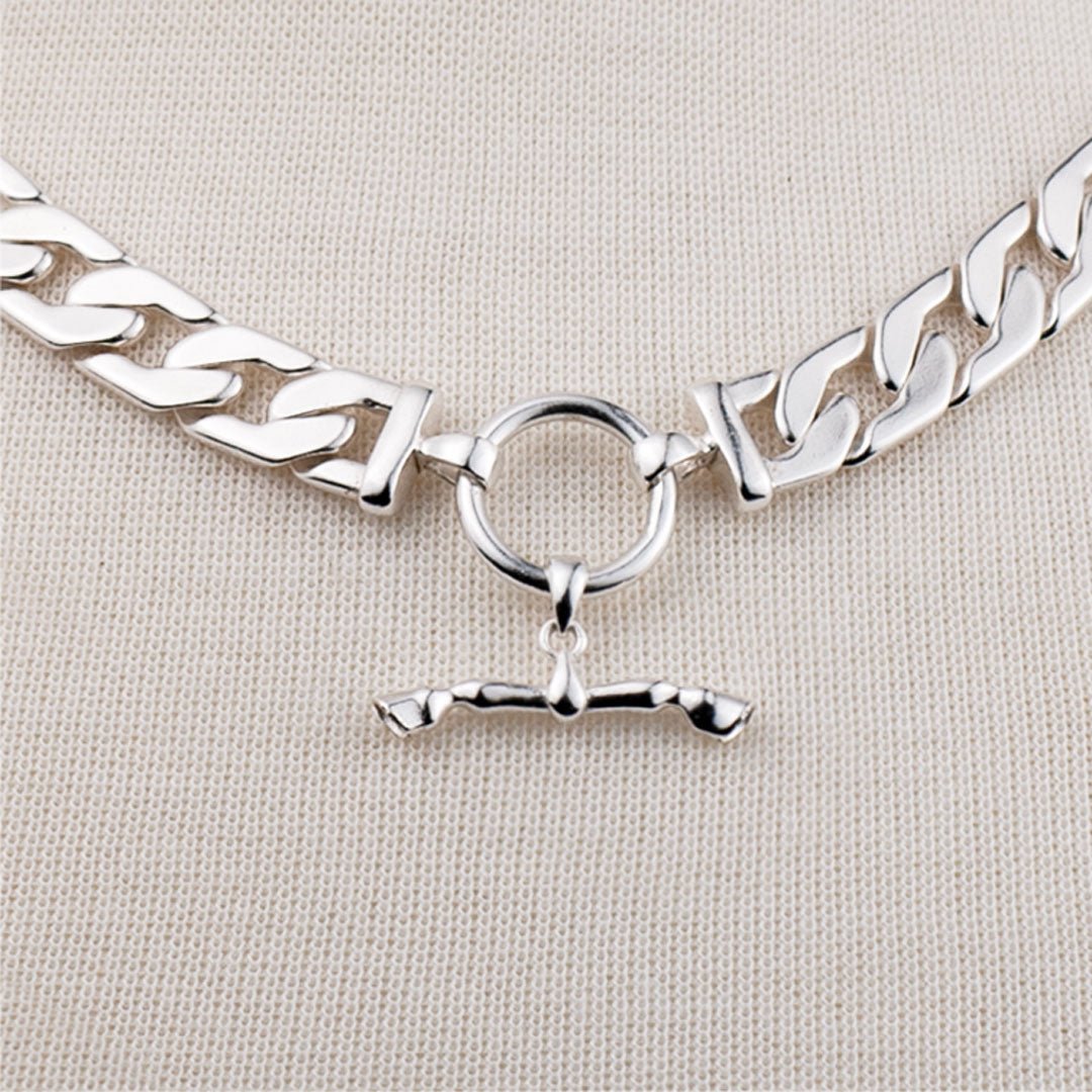 Cadence - Equestrian Curb Chain T-Bar Necklace in Silver Urban-Equestrian