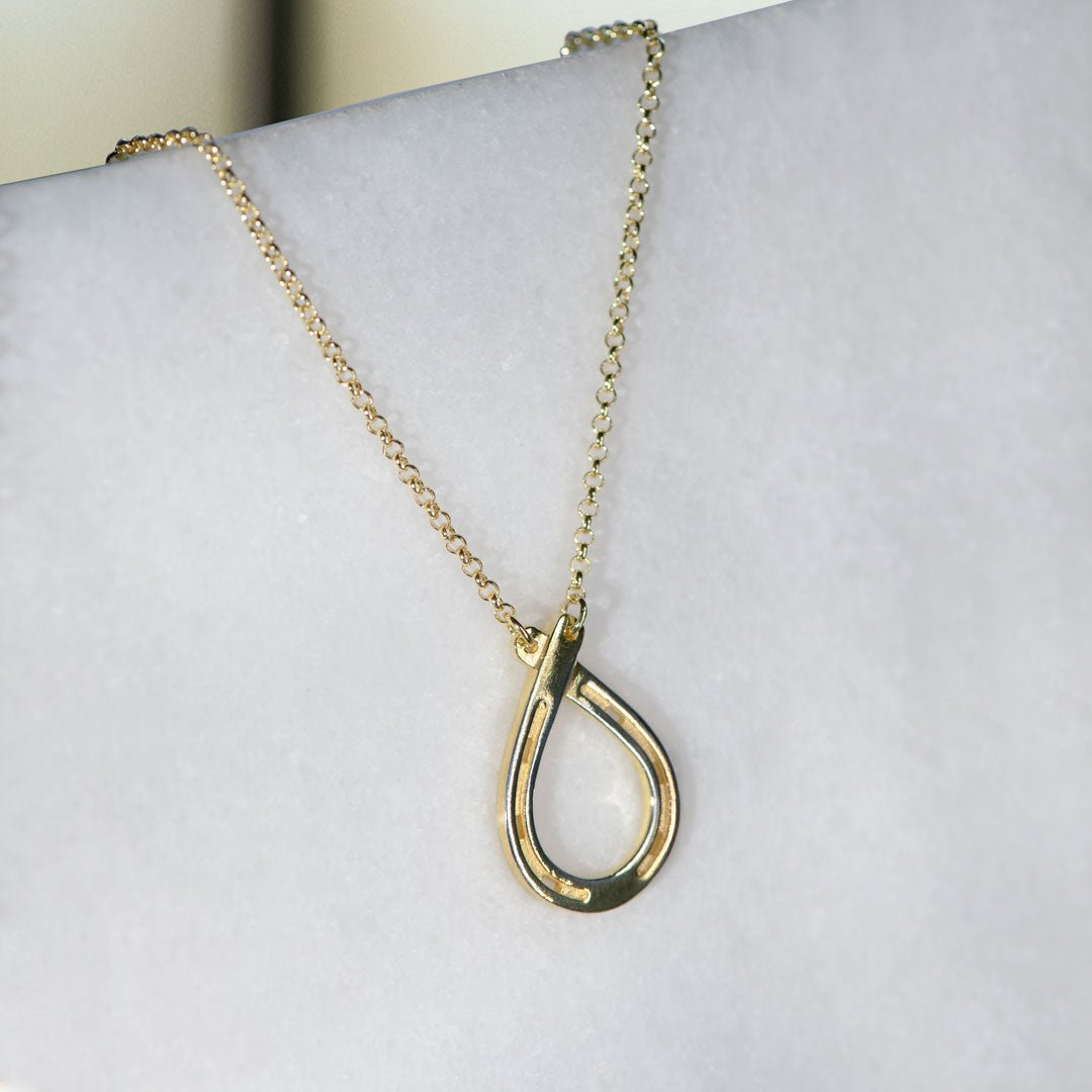 Cali - Equestrian Horseshoe Loop Necklace in Gold Urban-Equestrian