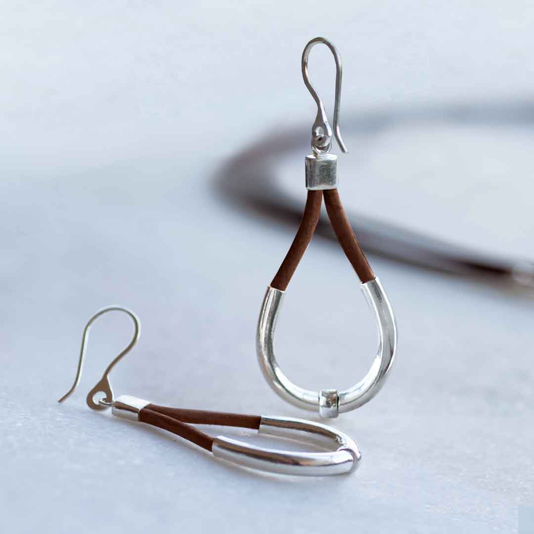 Calista - Equestrian Horseshoe Necklace on Brown Leather Urban-Equestrian