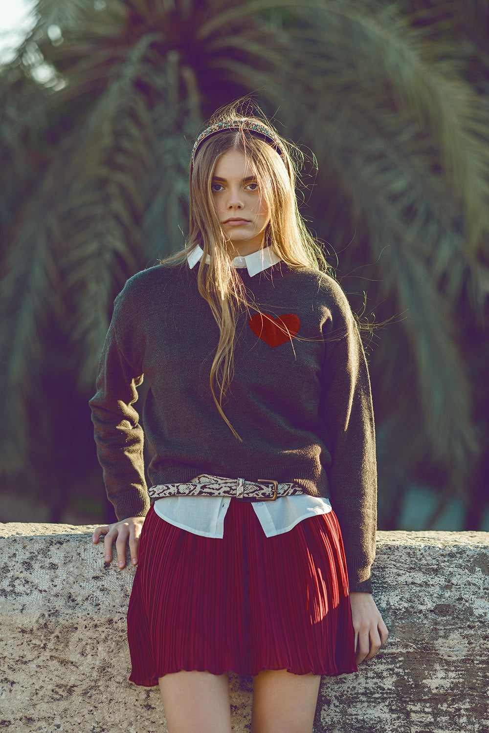carbon grey sweater with red heart detail Q2store