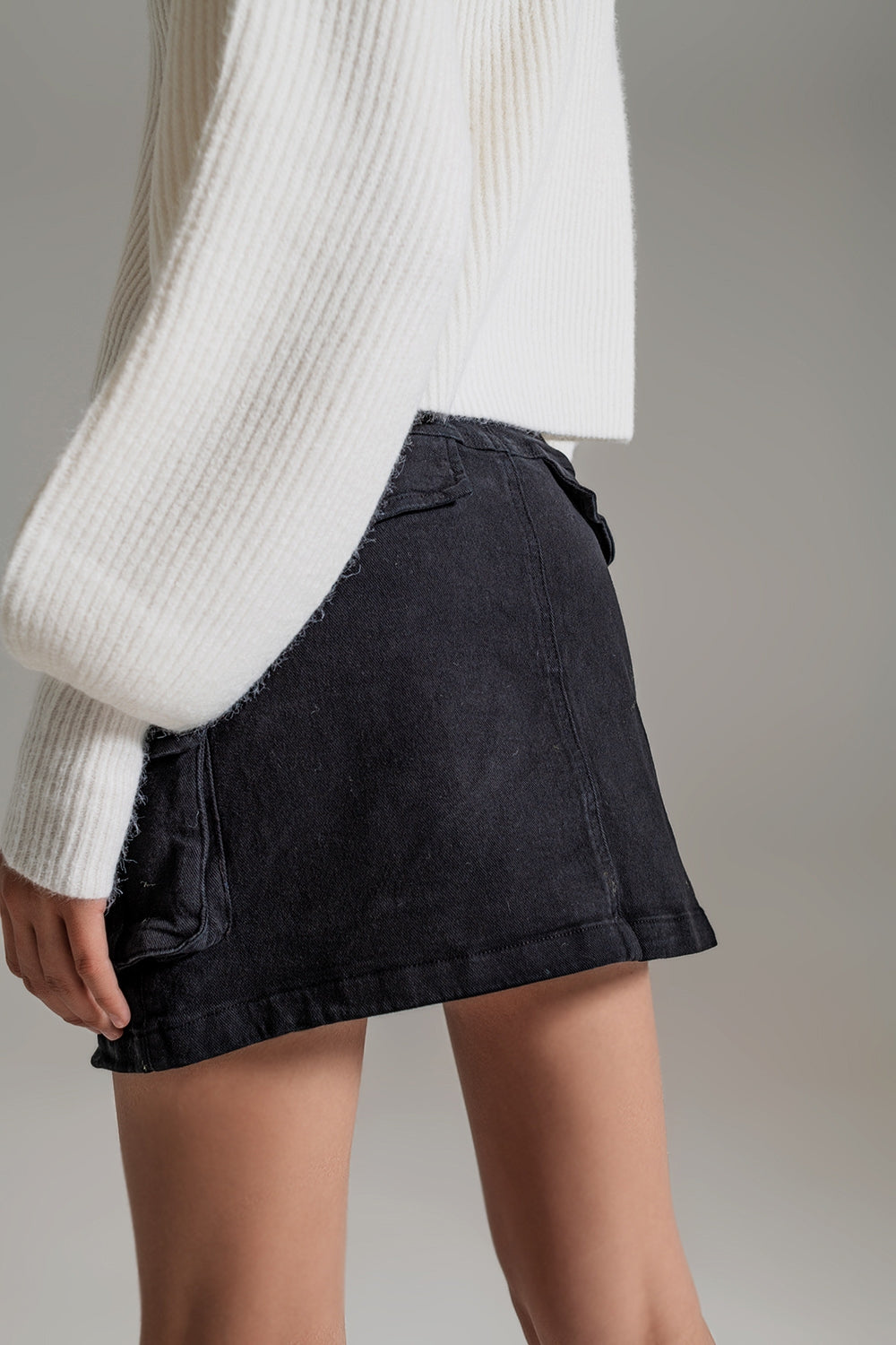 Cargo Mini Skirt in black Q2store