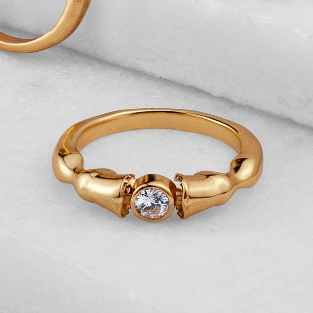 Cavallo - Moissanite Horseshoe Earring in Gold Urban-Equestrian
