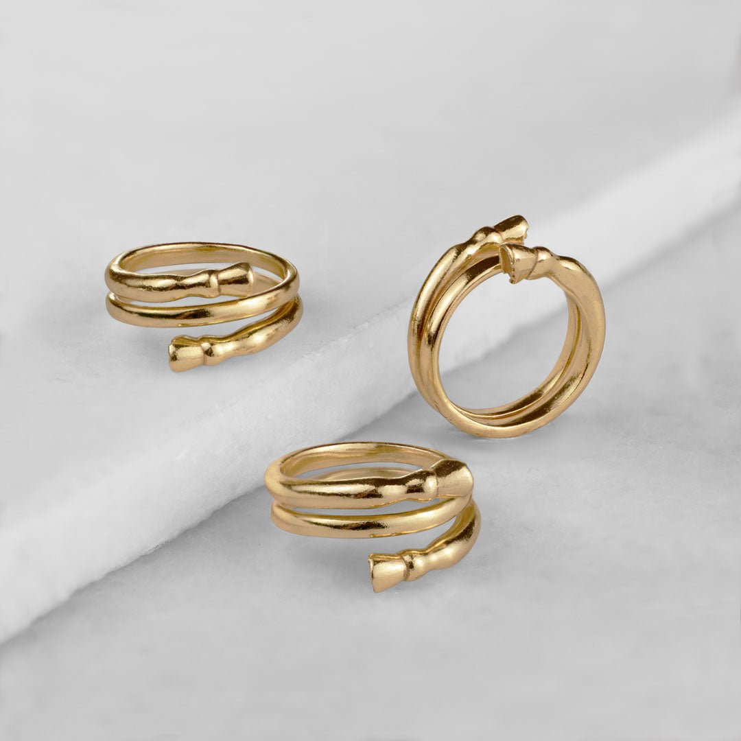 Cavallo - Spiral Horse Hoof Equestrian Ring in Gold Urban-Equestrian