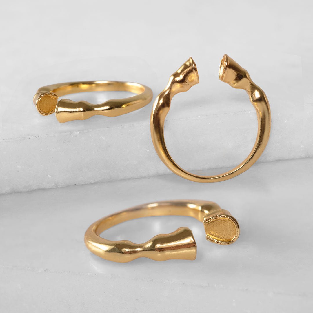 Cavallo - Horse Hooves Equestrian Ring in Gold Urban-Equestrian
