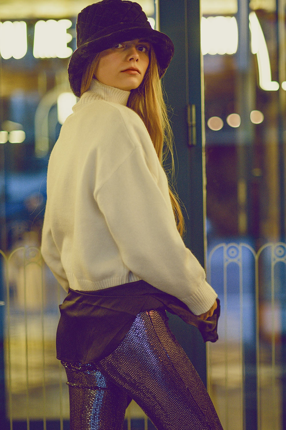 chunky knit sweater in ecru with turtleneck Q2store