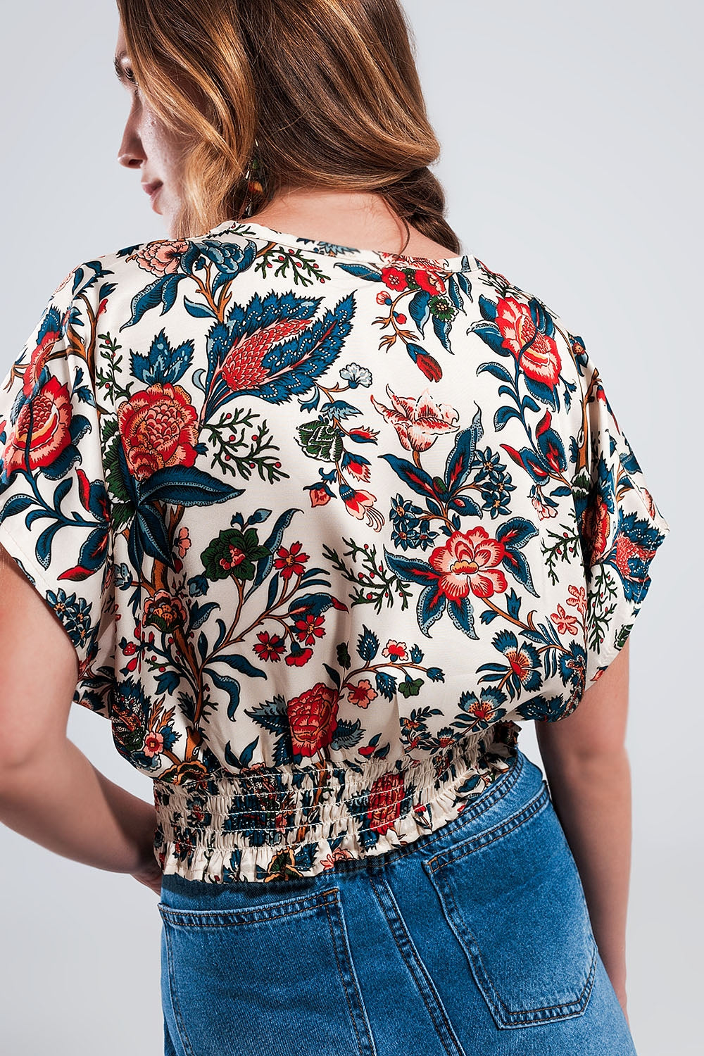 crop top with beige paisley print Q2store
