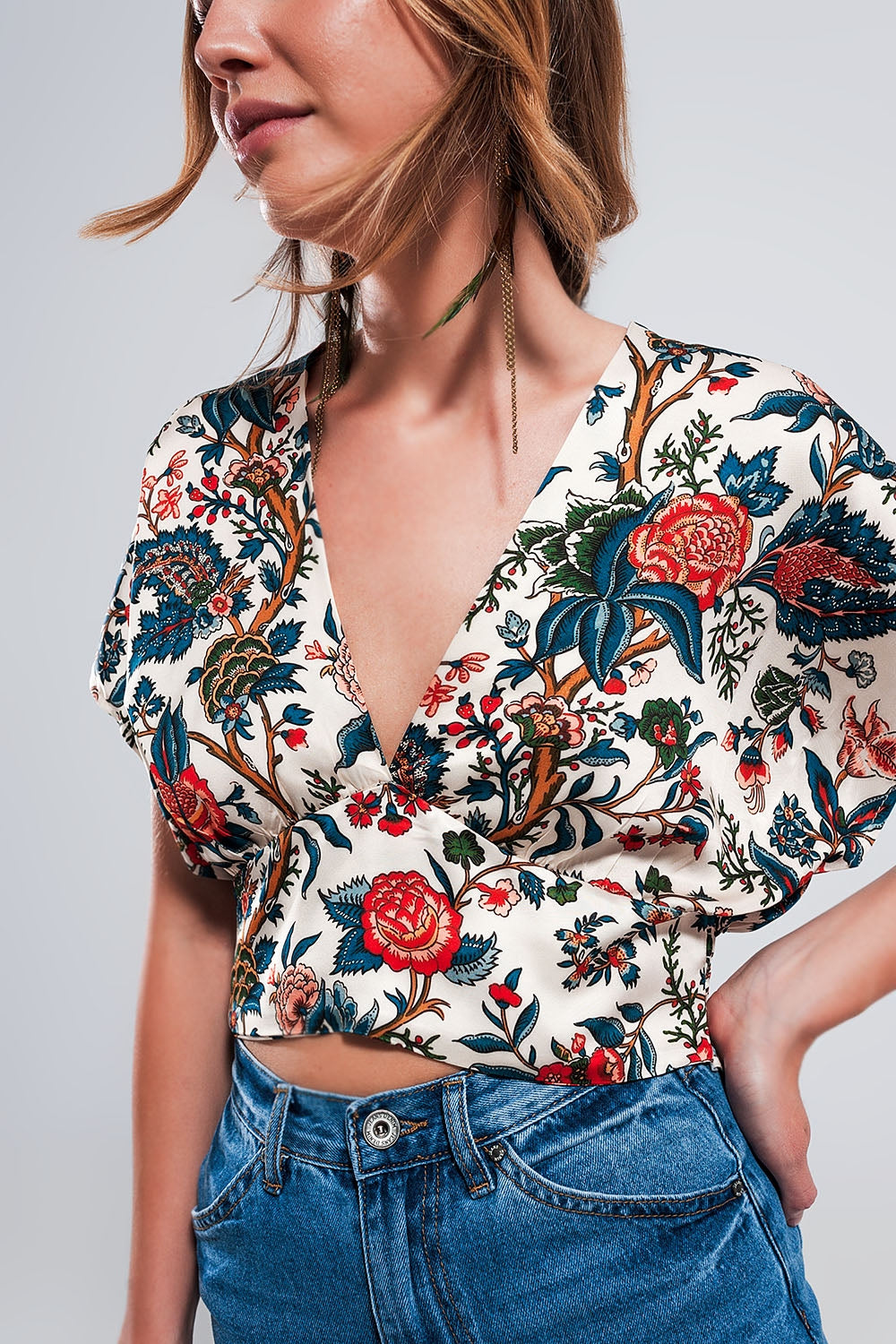 crop top with beige paisley print Q2store