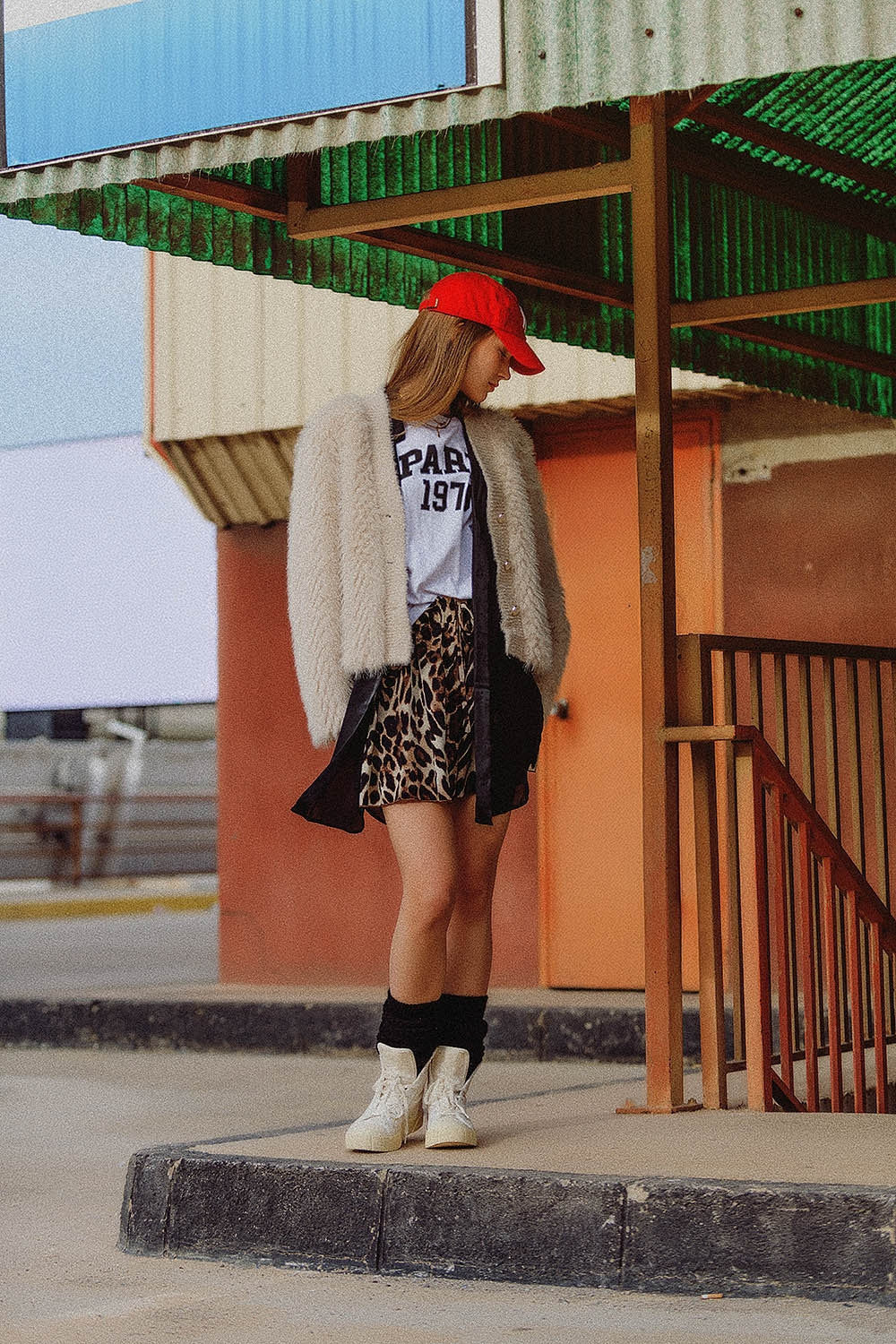 Cropped Jacket in beige in fine fur Q2store