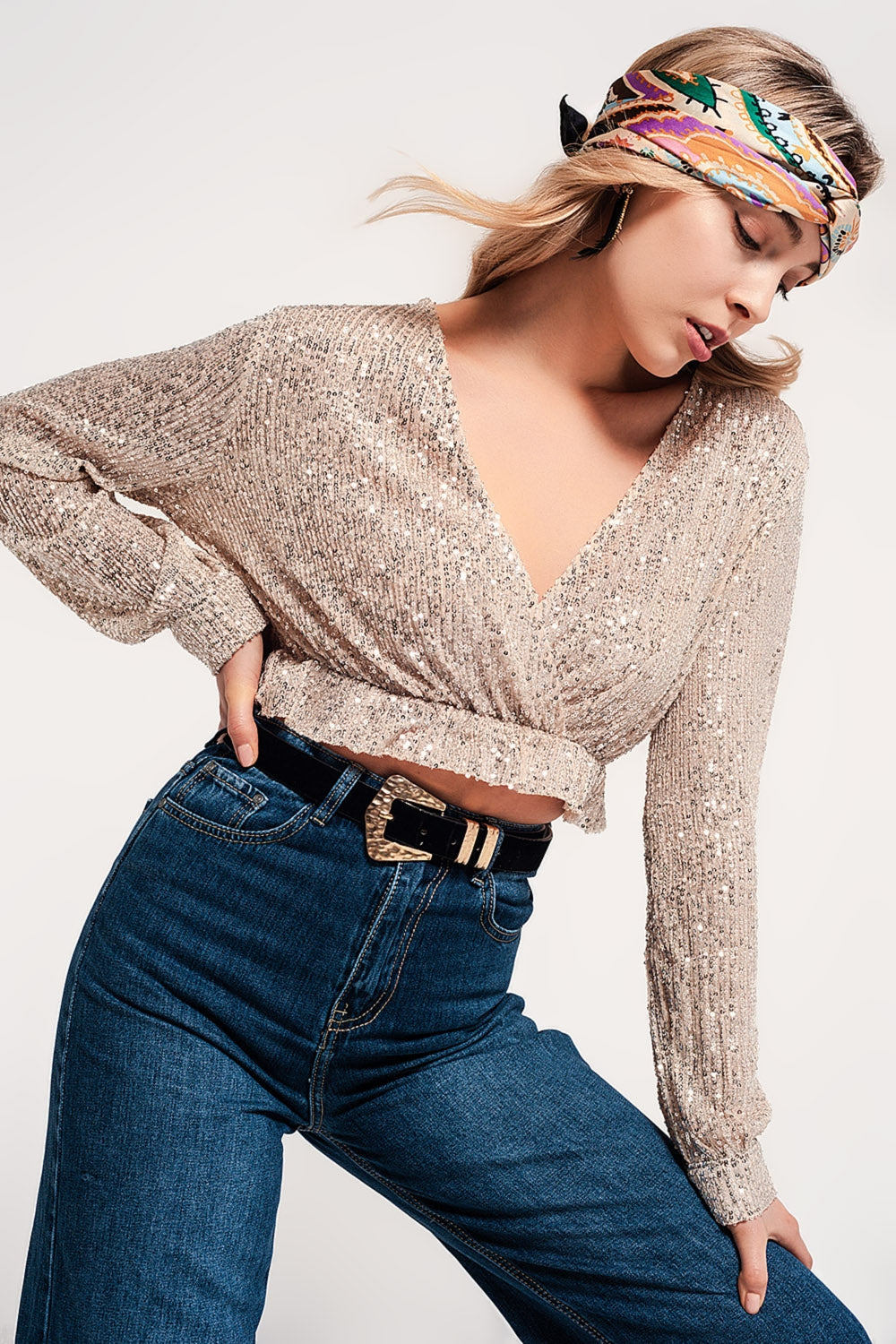Cross over cropped and sheer top with sequins in gold Q2store