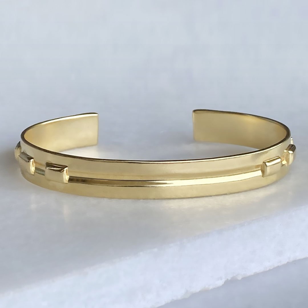 Derby Day - Equestrian Horseshoe Cuff Bracelet in Gold Urban-Equestrian