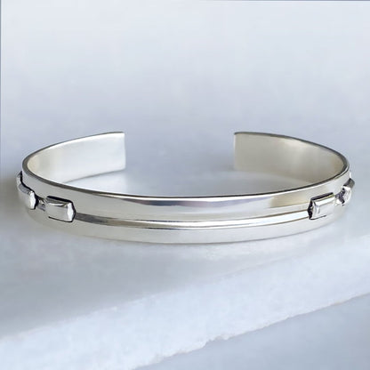 Derby Day - Equestrian Horseshoe Cuff Bracelet in Silver Urban-Equestrian