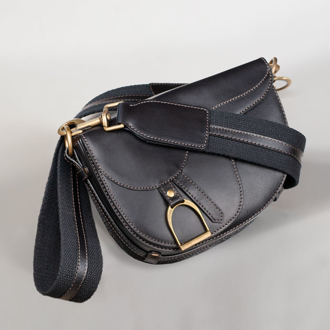 Signature Saddle Bag - Luxury Leather Handbag in Black Urban-Equestrian