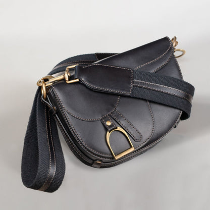 Signature Saddle Bag - Luxury Leather Handbag in Black Urban-Equestrian