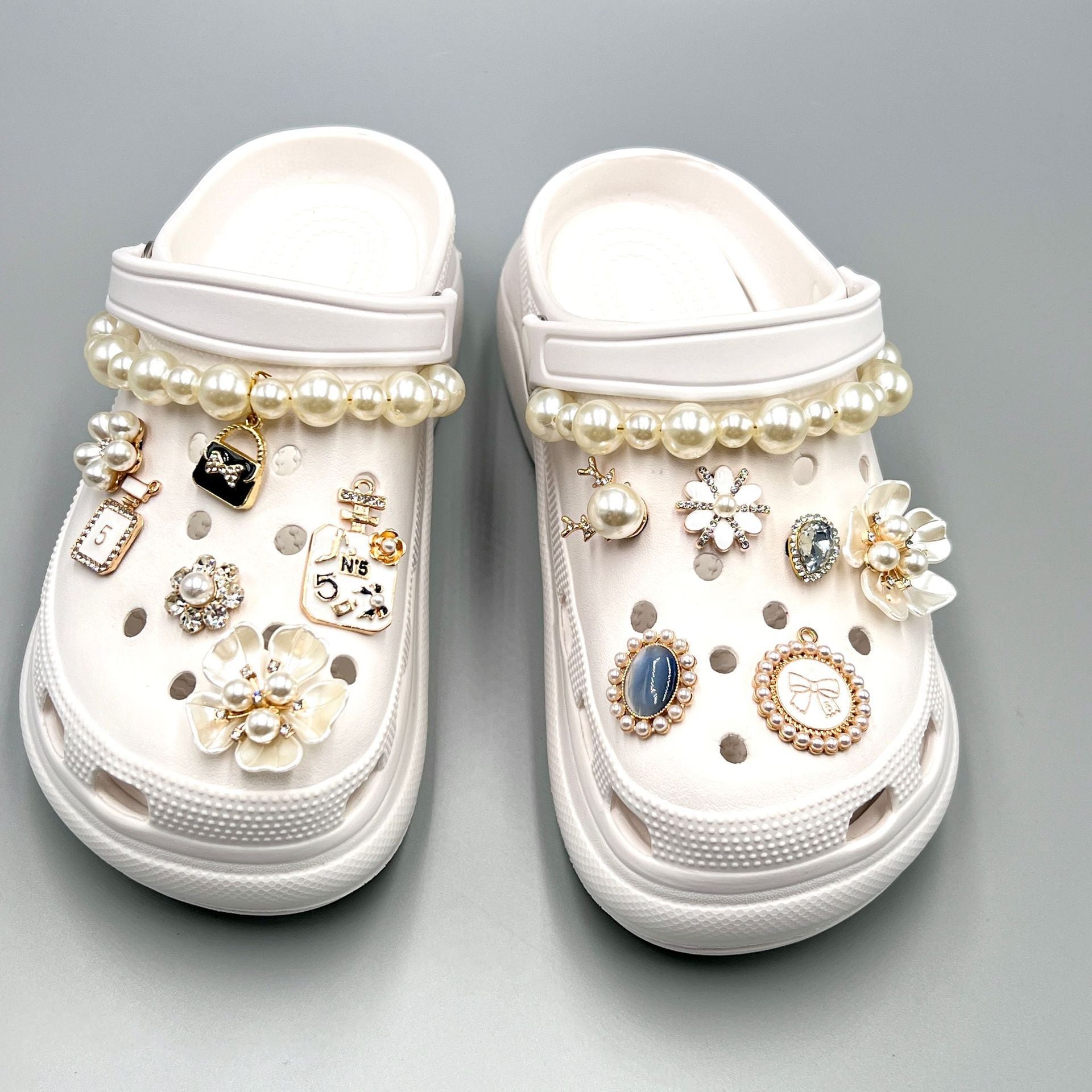 A set of Crystal Shoe Charms Fits Fashion Decoration For Clog Shoes Artificial Diamond Bling Chain Artificial Jewelry Accessories; Crocs Decoration New Era Fashion LLc