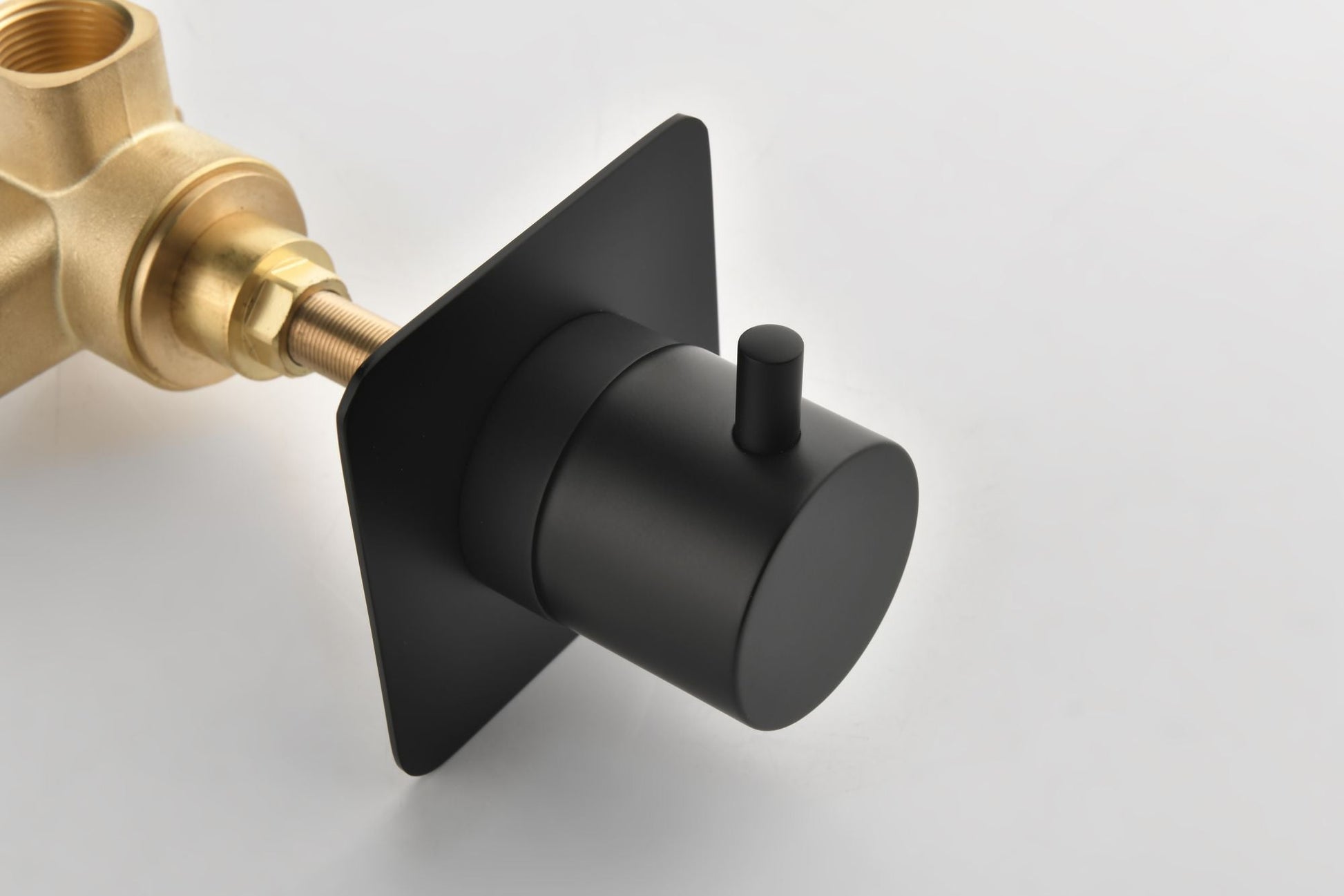 Master Shower Volume Control
Adjustable brass handle valve body, 1 piece each on the left and right New Era Fashion LLc