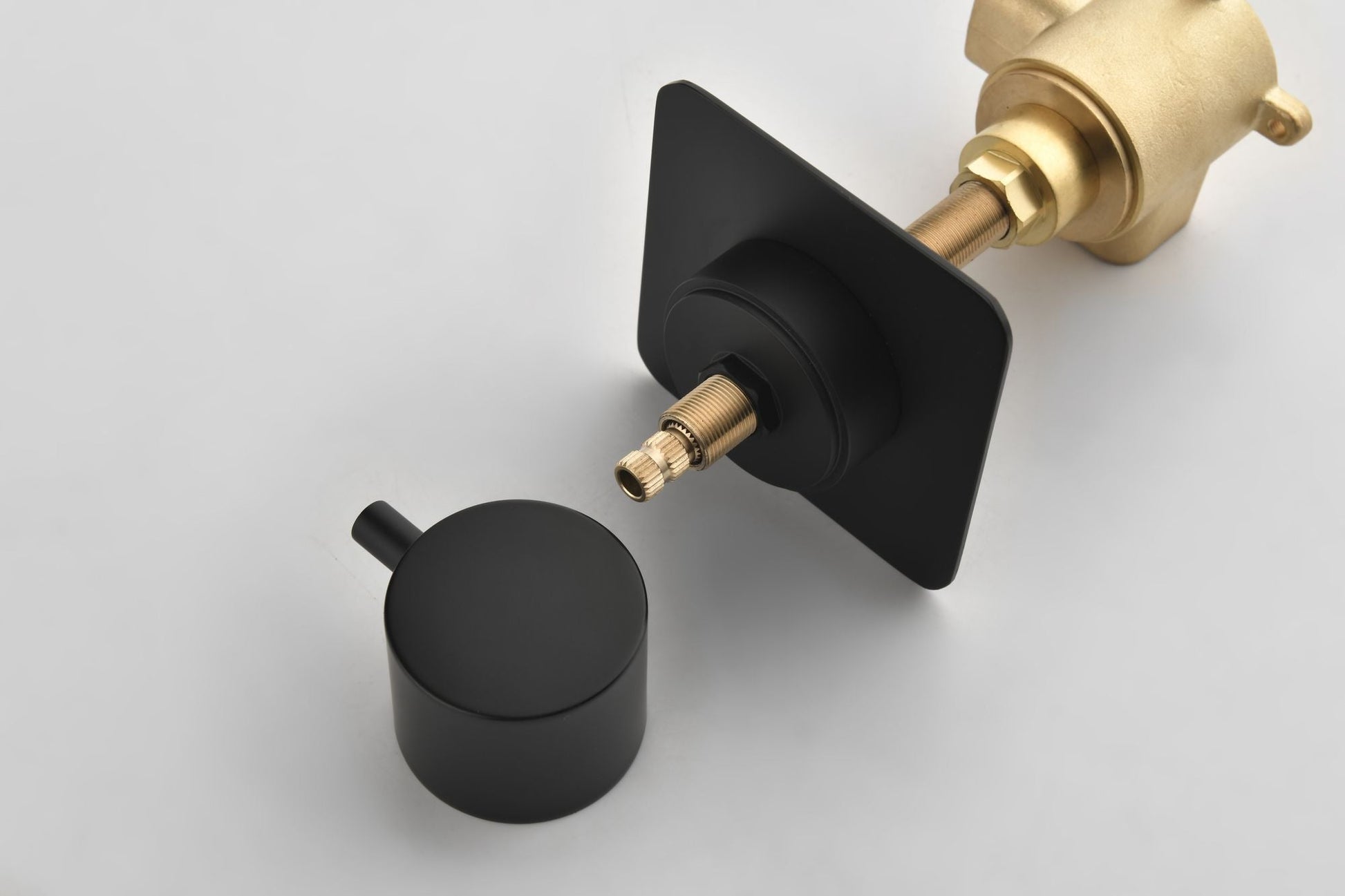 Master Shower Volume Control
Adjustable brass handle valve body, 1 piece each on the left and right New Era Fashion LLc
