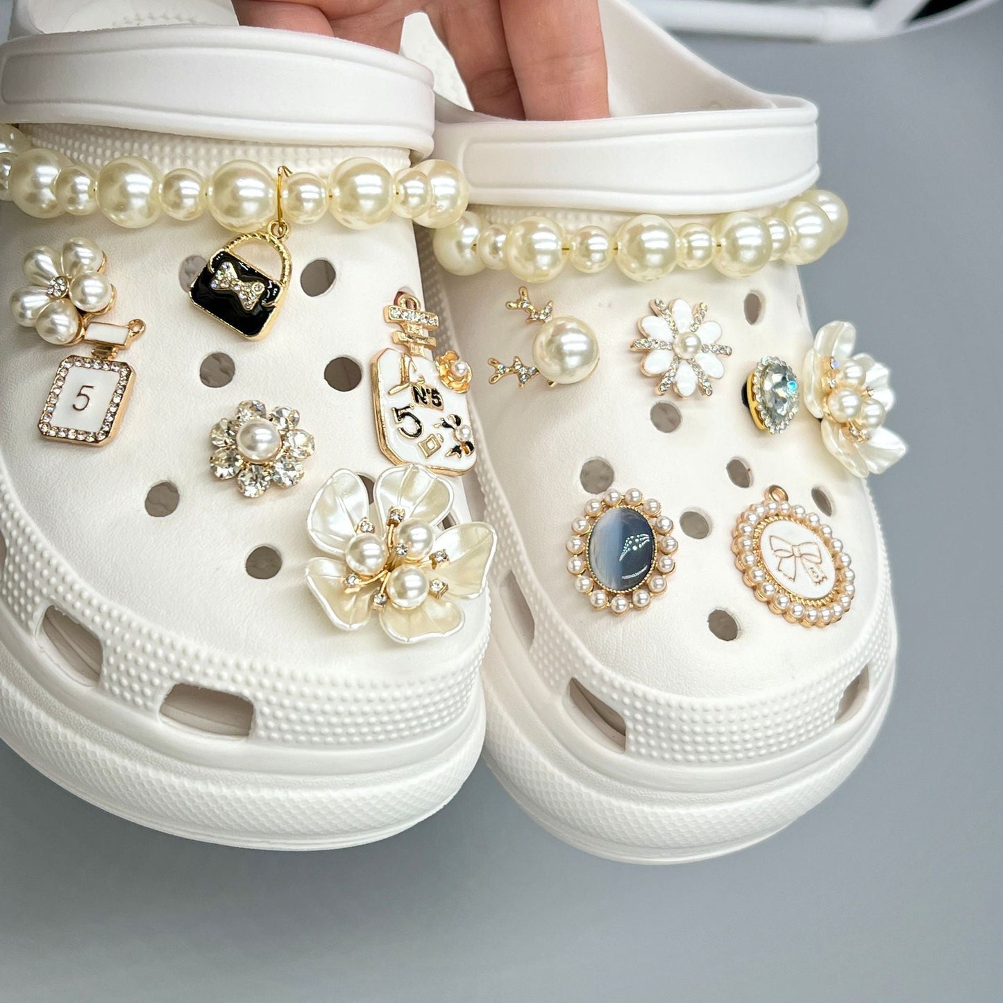 A set of Crystal Shoe Charms Fits Fashion Decoration For Clog Shoes Artificial Diamond Bling Chain Artificial Jewelry Accessories; Crocs Decoration New Era Fashion LLc